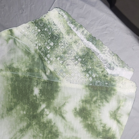 Tank Top Tunic Hip Length Sleeveless Pastel Floral Print On White Lace Trim EUC - Picture 10 of 11